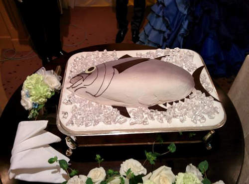 《最近的婚禮真恐怖》婚禮切蛋糕不稀奇 有看過殺鮪魚慶祝的嗎？
